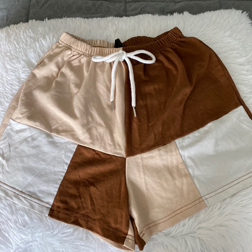 Pattern shorts beige, brown, white size XS shein